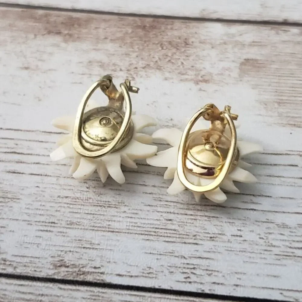 Vintage Clip On Earrings - Boho Cream Flower Unusual Blue/Green Center